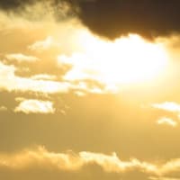 変な雲行き