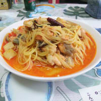鮭のピリ辛クリームパスタ。