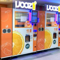 アイジュース（IJOOZ）の自販機「生搾りオレンジジュース」が人気！