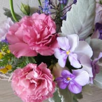 1束200円のお花を使ったフラワーアレンジ