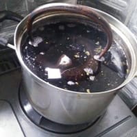 鉄瓶の手入れ。