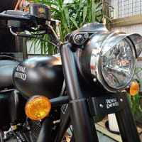 2024年モデルの新車です！人気のCOLOR！RE CLASSIC350 Dark StealthBlack！マットブラックに赤いGTラインが素敵ですね！