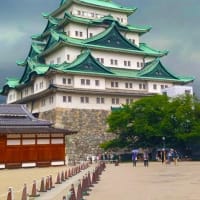 尾張名古屋は城でもつ。