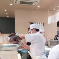 マグロの解体ショー