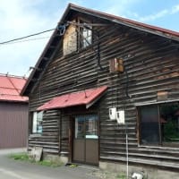 「騎兵捜索第七聯隊跡」と謎の建物
