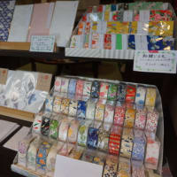 大阪の紙卸店が企画・運営する「和紙の紙すき」と「御朱印帳作り」体験。自分オリジナルの御朱印帳作りも。