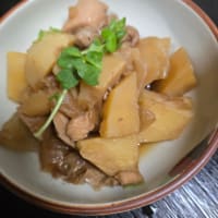 うちのごはん　　母さんの肉じゃが　と　豆腐(^.^)