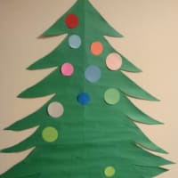 育児：  壁面クリスマスツリー