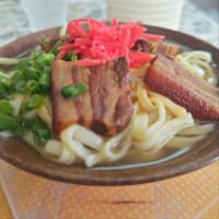 濃厚な三枚肉が三角屋製麺の沖縄そばを美味しくさせる・・・お食事処マリー（湧川）