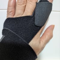 手が痛くて目が覚めた