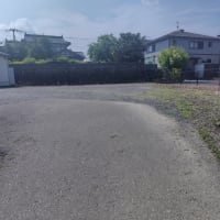朝１番から暑い日曜日、朝１番駐車場の草刈り