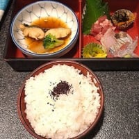 出社して値上げした作造さんにそれでも行って帰宅したらハーフチキンハーフポテトな夕餉withアーモンド