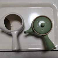 ペットボトルに冷たいお茶を