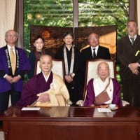記念法要の写真と演舞のビデオ