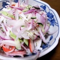 ネギ坊主に蜜蜂