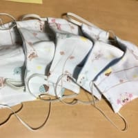 久しぶりのミシンで、、マスクを作りました。