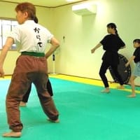 生駒エンジョイ空手 6.7.8  体を捻る