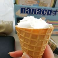 お昼にアイスクリーム。