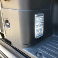 NV350キャラバンのスライドドアステップライト