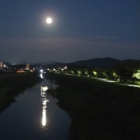 中秋の名月　～雲に見え隠れしながら福智山の上に～　2024/09/17