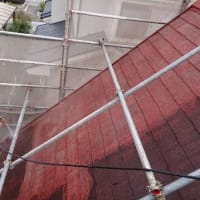 約８ヶ月ぶりのブログ＼(^o^)／　　この日の作業は、塗装前の屋根洗い