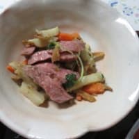 デパ地下惣菜にサラダうどんを添えて