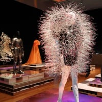 東京オペラシテ アートギャラリーで、『LOVEファッション ─ 私を着がえるとき』を観ました。