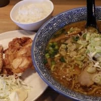 深夜のコンビニで何やらゴソゴソ・・・