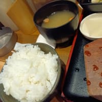 本日のランチは阪急高槻駅前の明石八高槻店で。ステーキ定食を。