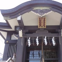 庚嶺坂 （ゆれいさか）を登った所に神楽坂若宮八幡宮！住宅街のど真ん中に有ります！