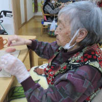 夏の壁面飾り製作中です