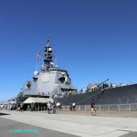 北朝鮮5000t級駆逐艦二番艦が進水式で横転し大淀状態,日本海に向け巡航ミサイル数発を発射