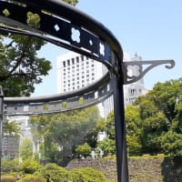 日比谷公園に売店が在る風景