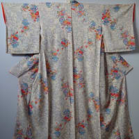  "Remake a long blouse from a formal visiting kimono (kamon-bakama)"
