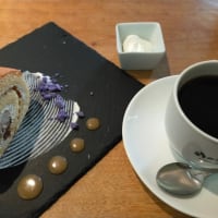 鶴屋百貨店　「岡田珈琲」で　ケーキセット　コーヒーは　岡田ブレンド