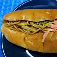 【07/09昼食】ソース焼きそばコッペ、塩焼きそばとセットで購入したのでね：D