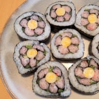 飾り巻き寿司にチャレンジ　桃の花の飾り巻寿司