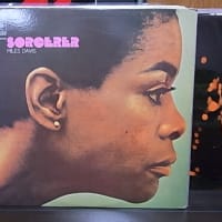 №5　「暴く！マイルスの女」LPジャケットから