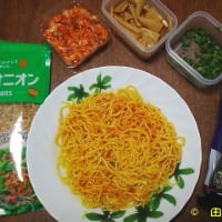 ピックルス食べきりご飯がススムキムチのせヤマサ醤油コラボご飯がススムのキムチまぜ麺②
