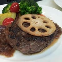 カヴァタッピ、今週の限定料理はハンブルグ。ステーキです。