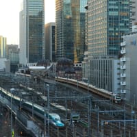 東京駅と新幹線とE233系