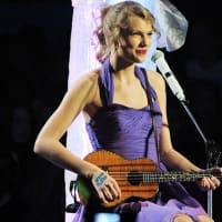 Taylor Swift - "Untouchable" Speak Now Tour 2011 - Sacramento CA