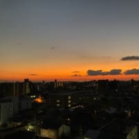 街中の夕日