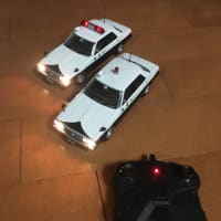 ⑧マイクロエースモーターライズプラモデル　スカイラインパトカー