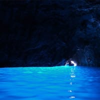 イタリア南部　カプリ島の青の洞窟