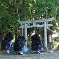 鳥居と八甫獅子舞