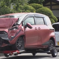 長野でミキサー車と乗用車が正面衝突