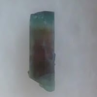 虹色の石