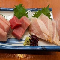金子屋（外神田）の「まぐろのトロ盛り」「ジローもやし」「豚すじ煮」等