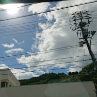 青空後の雷雨
